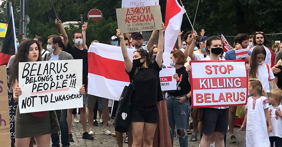 Demonstration In Berlin Menschen Aus Belarus Uber Die Ausschreitungen In Weissrussland Politik Jetzt De