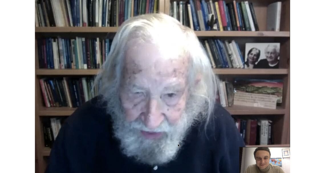 Noam Chomsky im Videocall mit unserem Autoren.